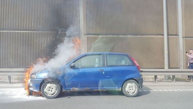 Pożar auta osobowego w Gdańsku.