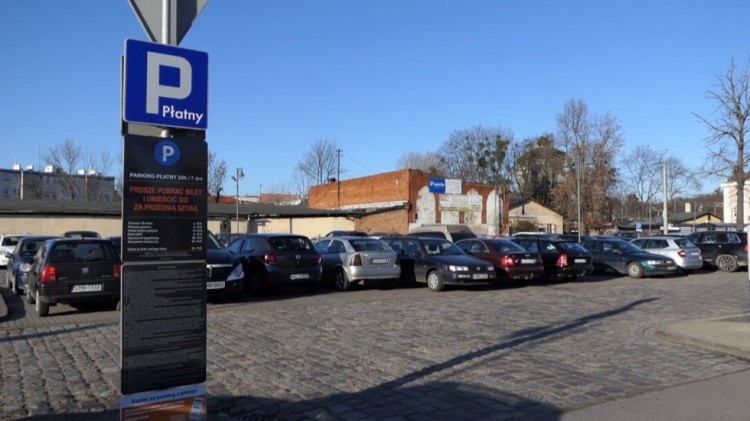 Bezpłatne parkowanie na terenie Malborka.
