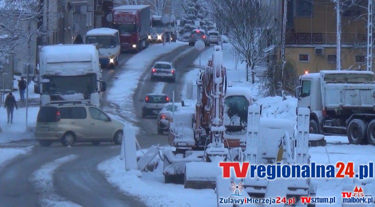 Atak zimy w Sztumie. Zawieja ze śnieżycą na ulicach i chodnikach. (WIDEO)&#8230;