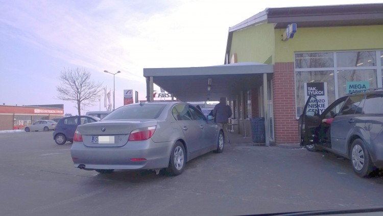 Mistrz parkowania prawie wjechał(a) do supermarketu na Piaskach w Malborku&#8230;